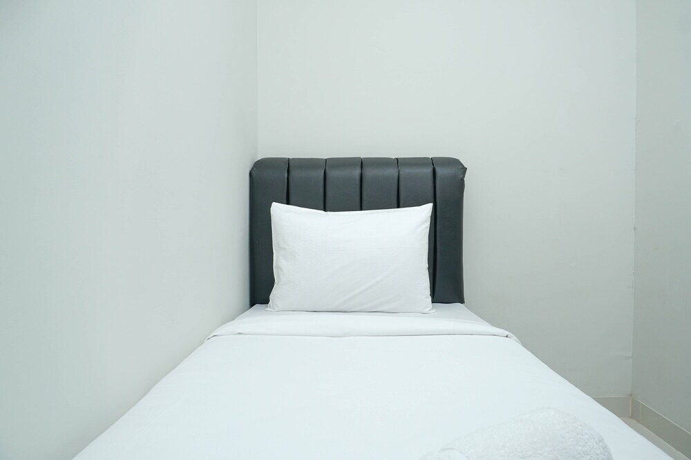 Джакарта: Minimalist 3BR Apartment at Puri Mansion