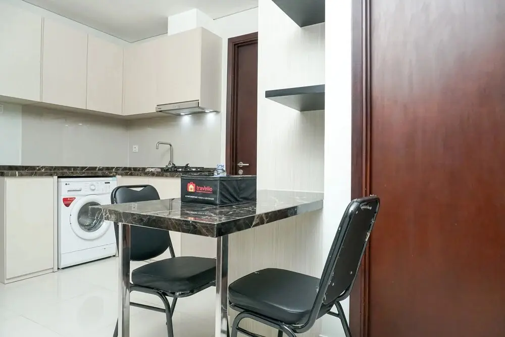 Джакарта: Minimalist 3BR Apartment at Puri Mansion
