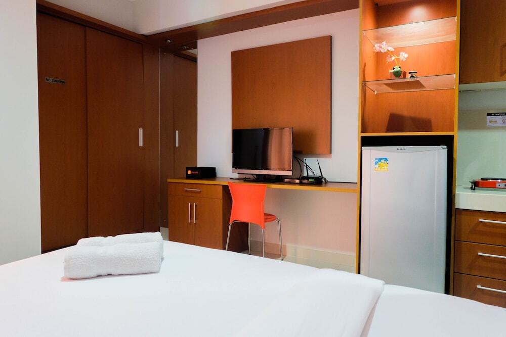 Legok: Minimalist Studio Apartment at Atria Residence