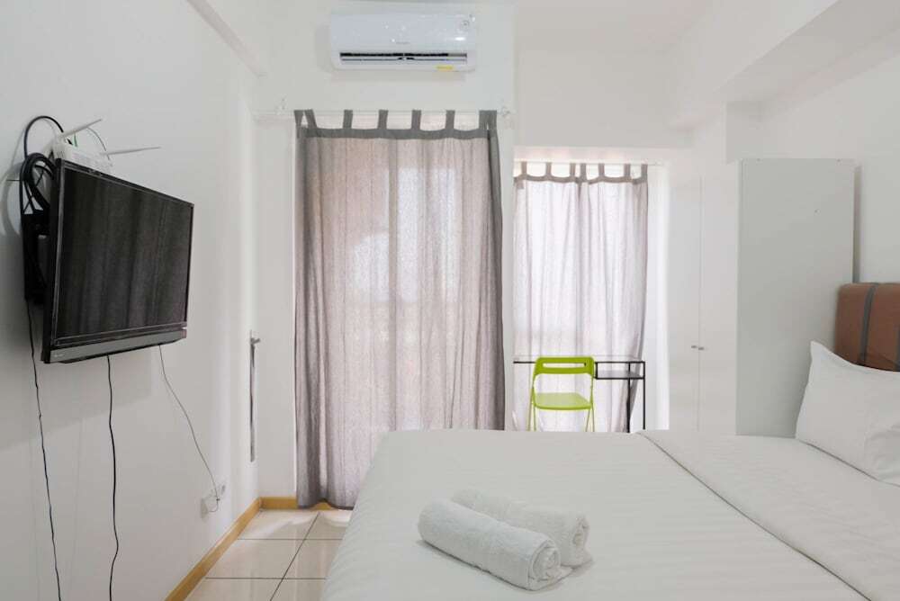 Legok: Cozy Studio Apartment at M-Town Residence near Summarecon Mall