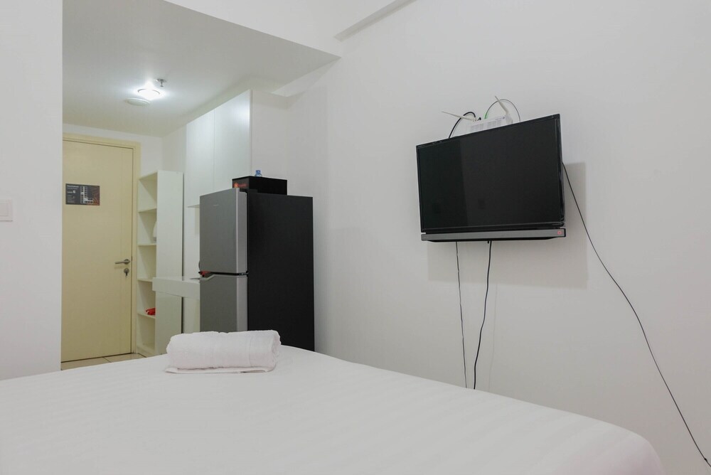 Legok: Cozy Studio Apartment at M-Town Residence near Summarecon Mall