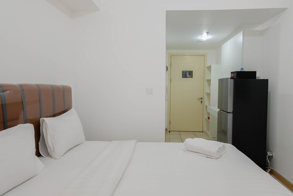 Legok: Cozy Studio Apartment at M-Town Residence near Summarecon Mall