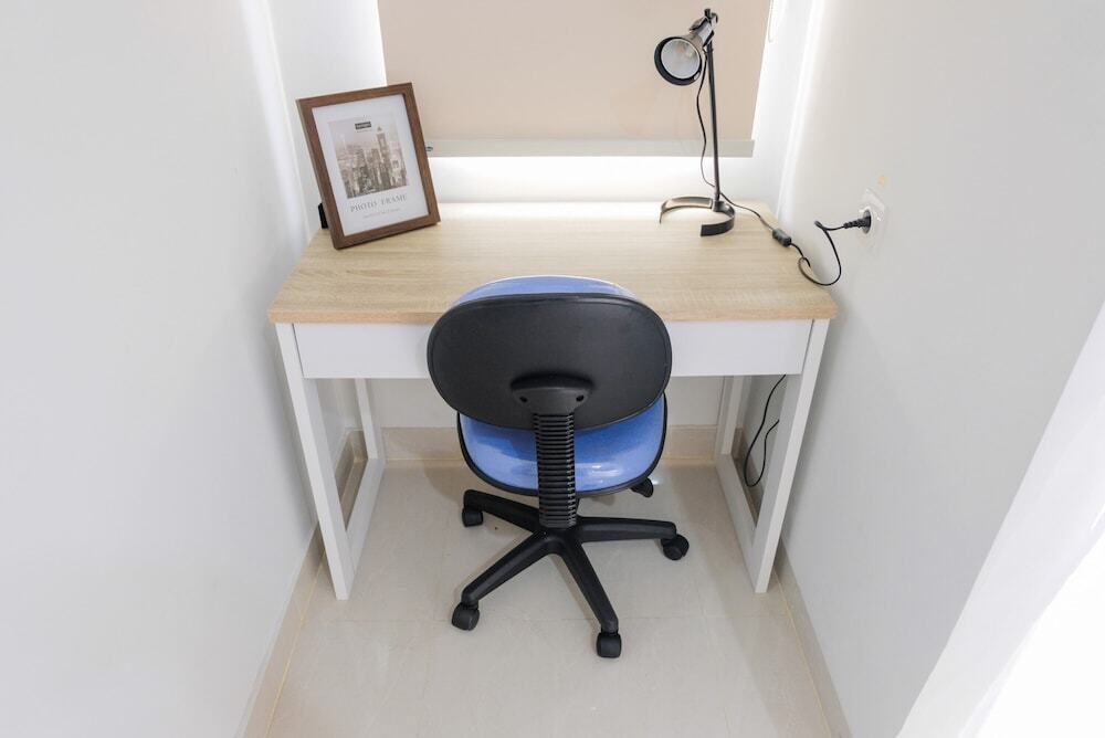 Тангеранг: Luxurious and Cozy Studio Springwood Apartment