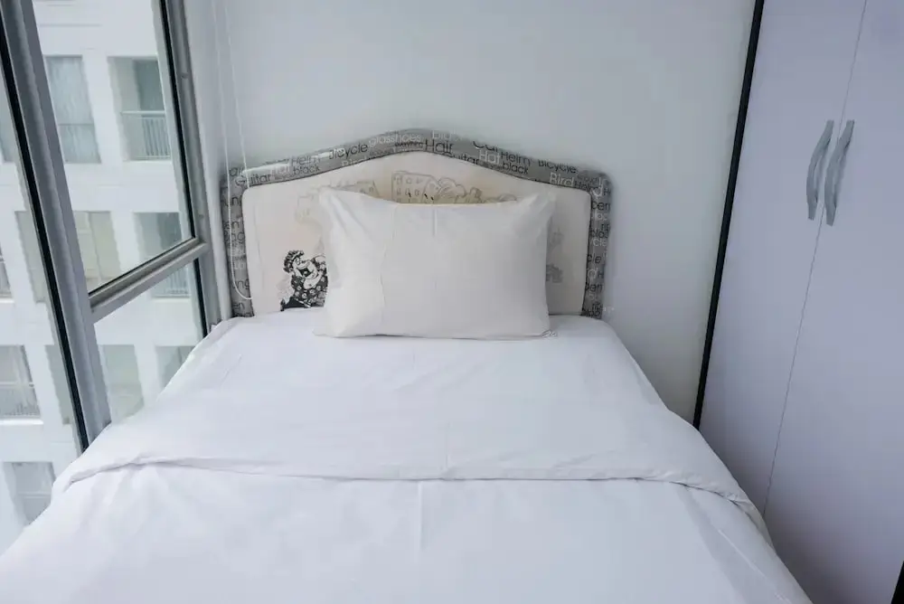 Legok: Super Good Deal 3BR M-Town Apartment by Travelio