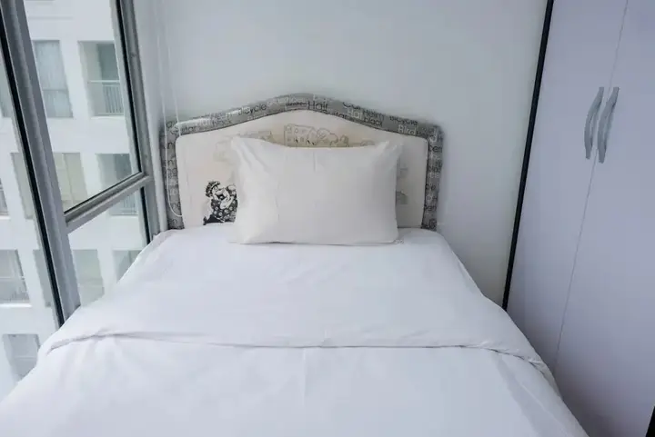 Legok: Super Good Deal 3BR M-Town Apartment by Travelio