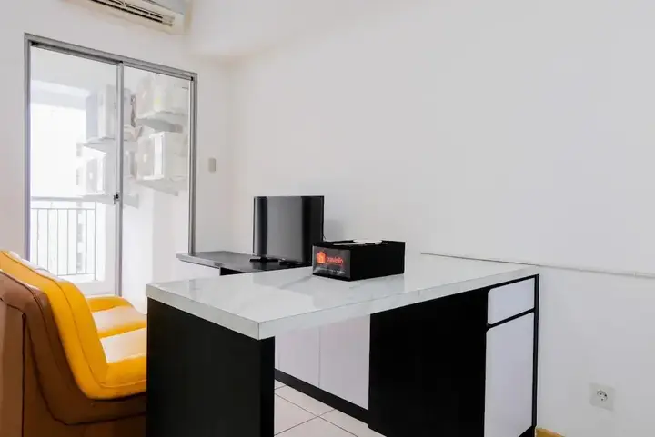 Legok: Super Good Deal 3BR M-Town Apartment by Travelio