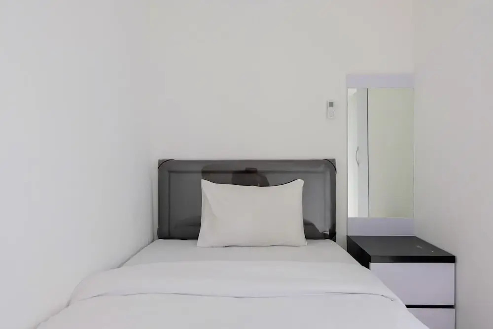 Legok: Super Good Deal 3BR M-Town Apartment by Travelio