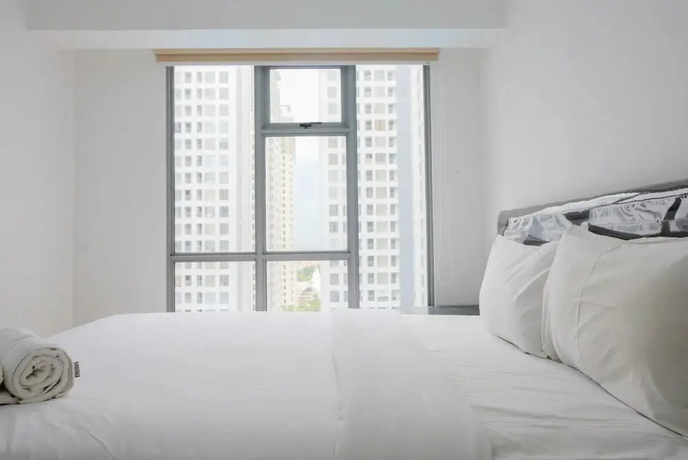 Legok: Super Good Deal 3BR M-Town Apartment by Travelio
