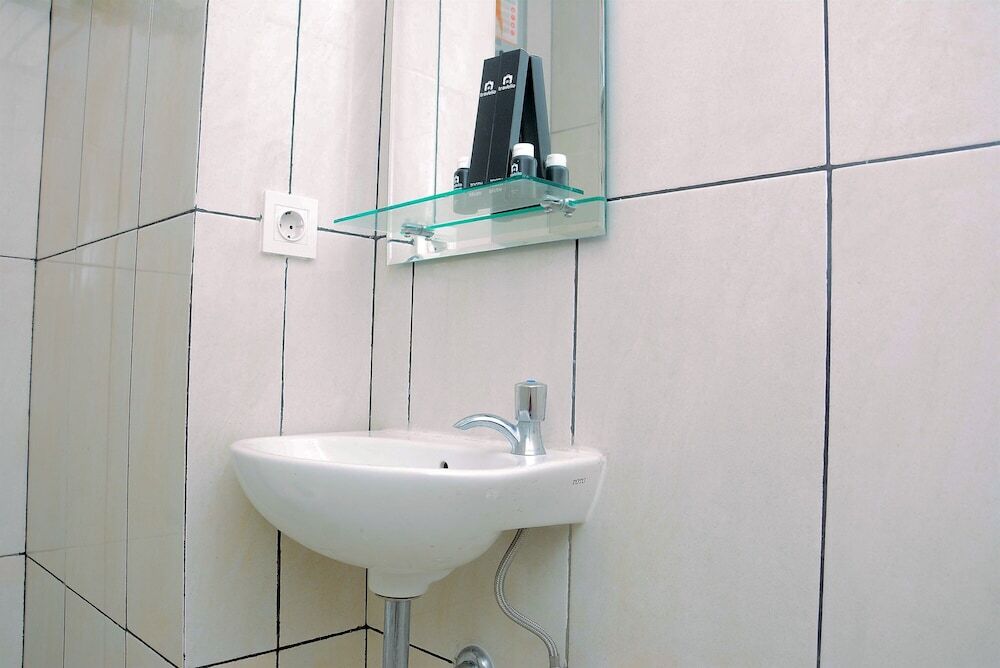 Бекаси: Cozy and Modern Studio at Grand Kamala Lagoon Apartment