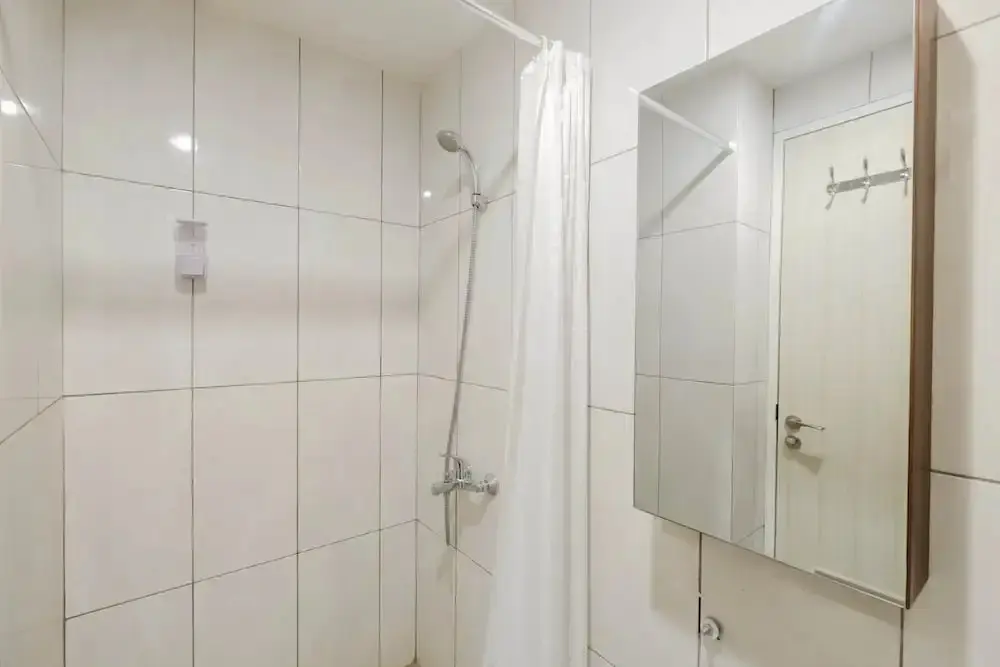Бекаси: Homey Studio Room at Grand Kamala Lagoon Apartment