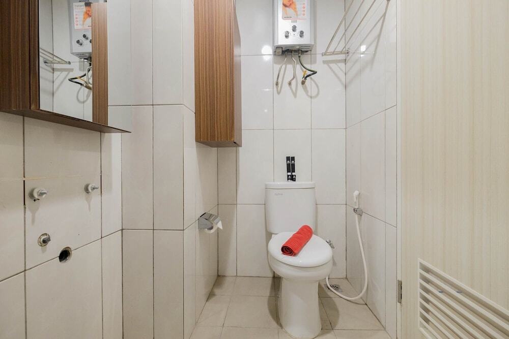 Бекаси: Homey Studio Room at Grand Kamala Lagoon Apartment
