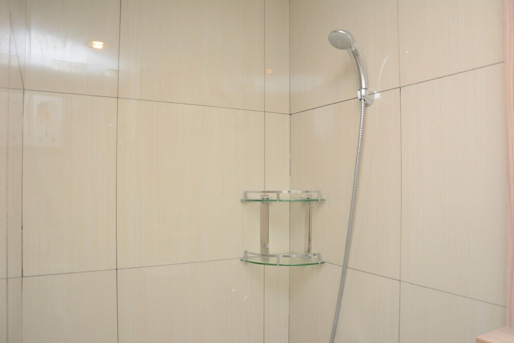Бекаси: Brand New Simply Studio at Grand Kamala Lagoon Apartment