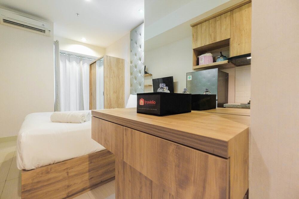 Бекаси: Minimalist and Homey Studio Grand Kamala Lagoon Apartment