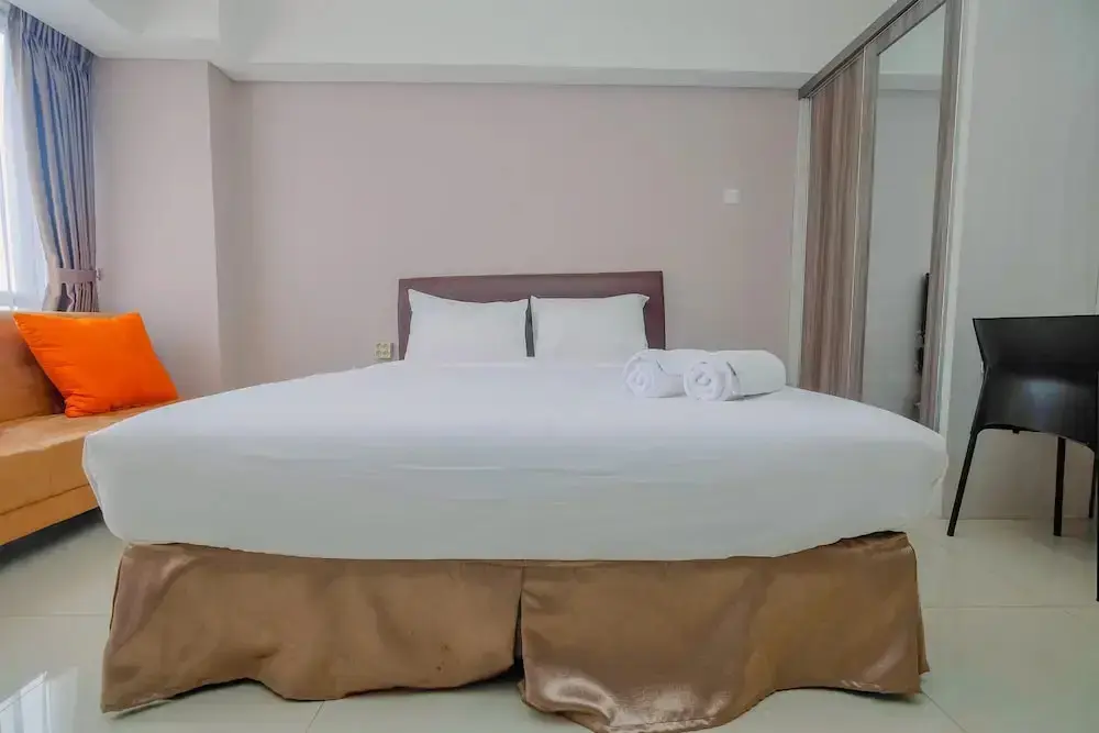 Джакарта: Fully Furnished Studio Apartment at H Residence
