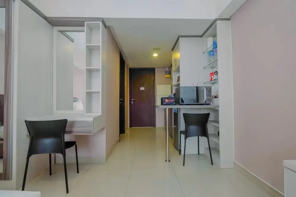 Джакарта: Fully Furnished Studio Apartment at H Residence