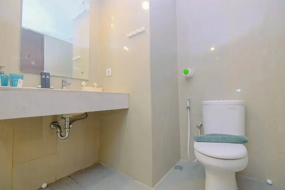 Джакарта: Fully Furnished Studio Apartment at H Residence