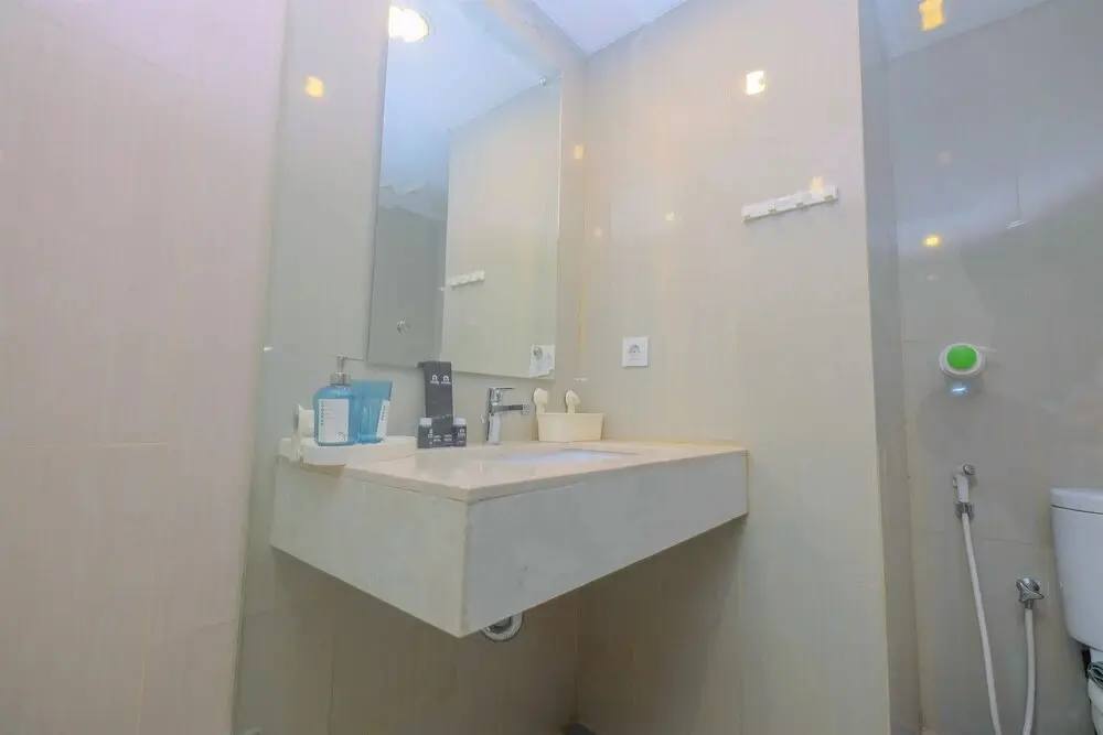 Джакарта: Fully Furnished Studio Apartment at H Residence