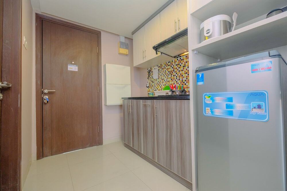 Джакарта: Fully Furnished Studio Apartment at H Residence