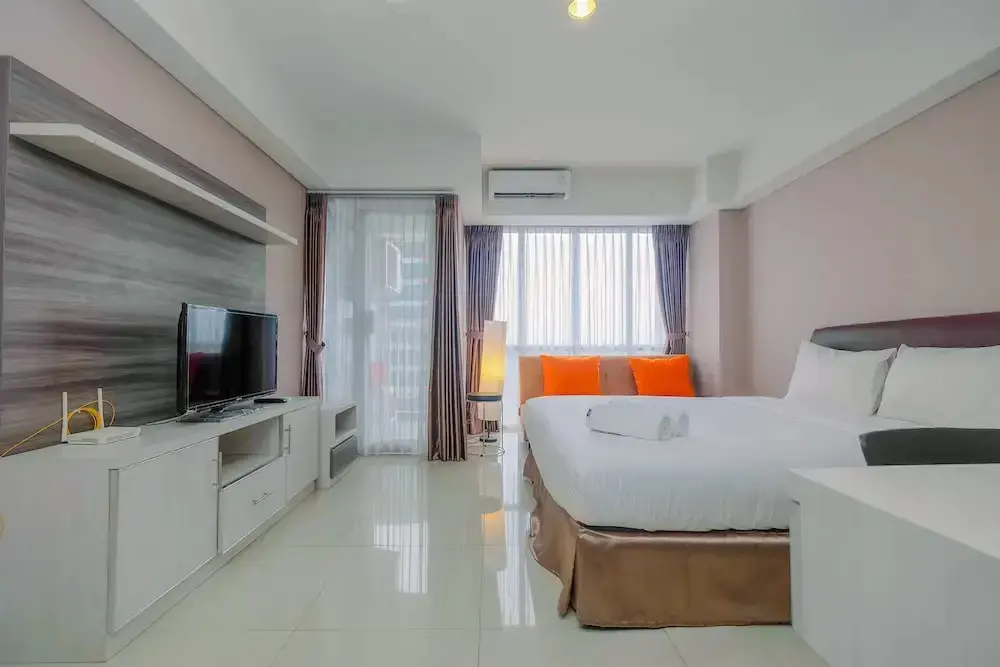 Джакарта: Fully Furnished Studio Apartment at H Residence
