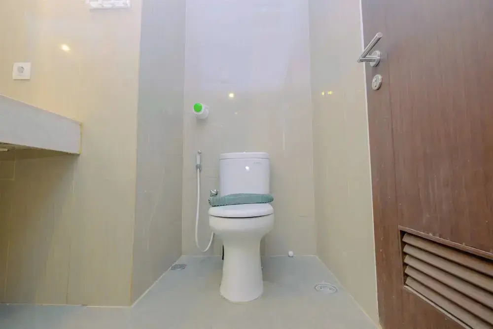 Джакарта: Fully Furnished Studio Apartment at H Residence