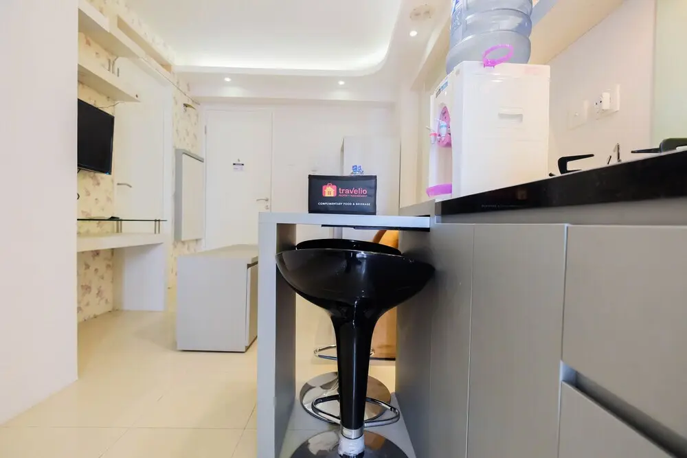 Джакарта: Cozy and Elegant 2BR Bassura Apartment
