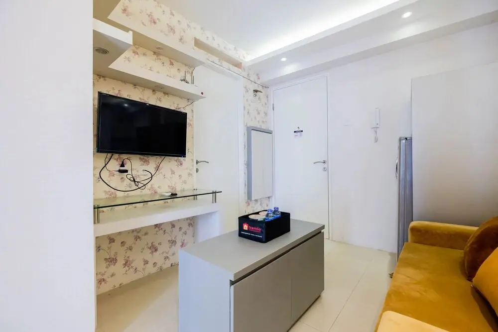 Джакарта: Cozy and Elegant 2BR Bassura Apartment
