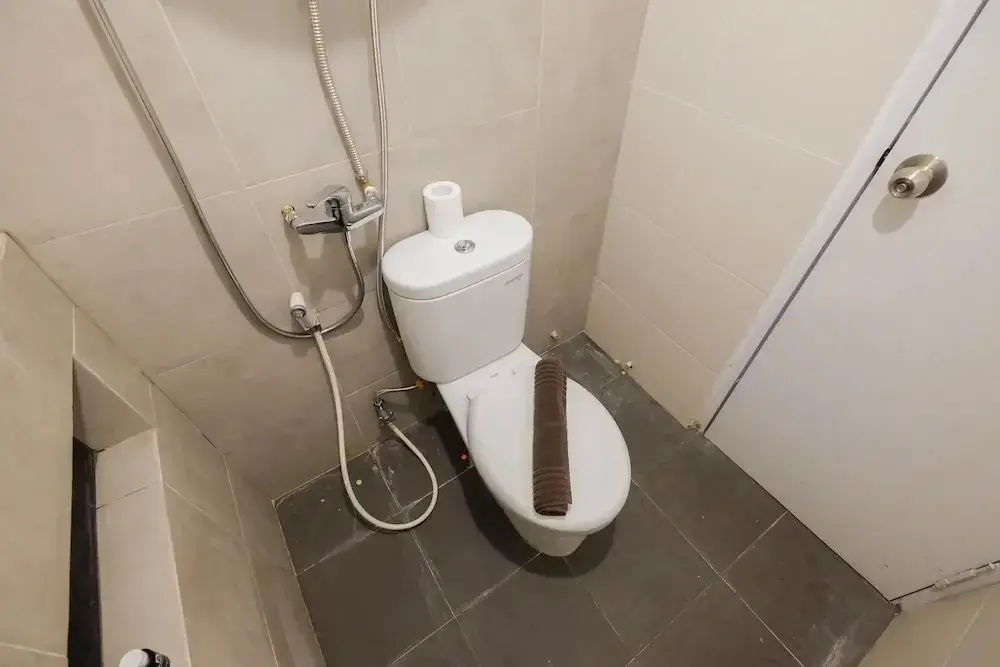 Джакарта: Cozy and Elegant 2BR Bassura Apartment