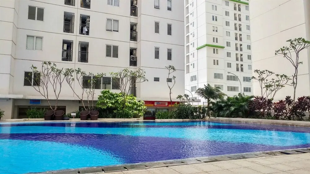 Джакарта: Chic and Cozy 2BR Apartment at Bassura City