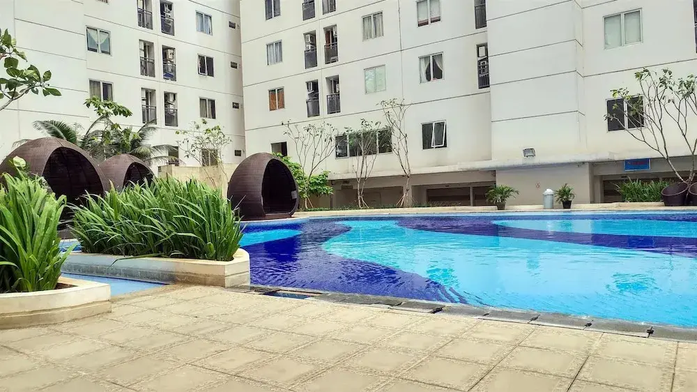 Джакарта: Chic and Cozy 2BR Apartment at Bassura City