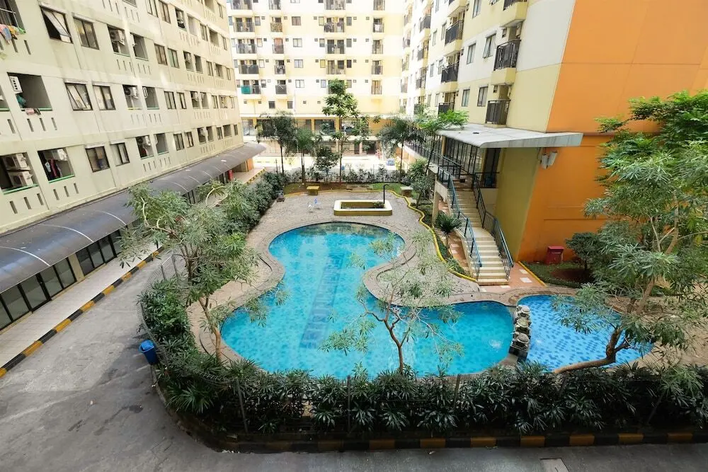 Джакарта: Contemporary Studio Apartment at Kebagusan City