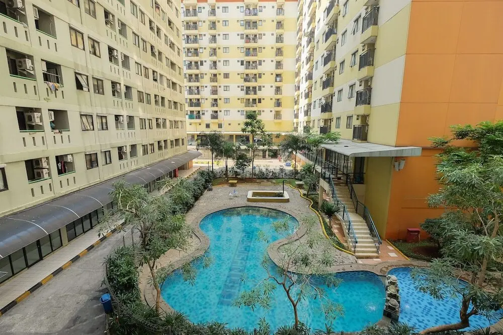 Джакарта: Contemporary Studio Apartment at Kebagusan City