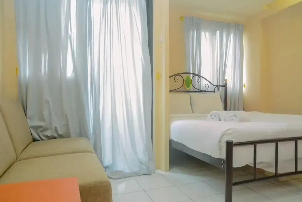 Джакарта: Contemporary Studio Apartment at Kebagusan City