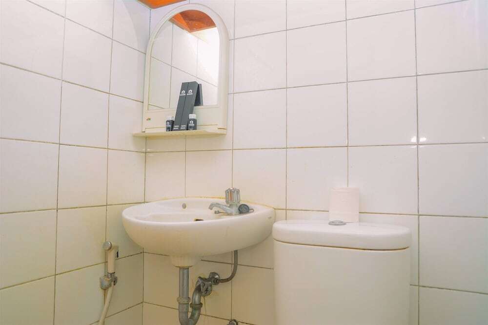 Джакарта: Contemporary Studio Apartment at Kebagusan City