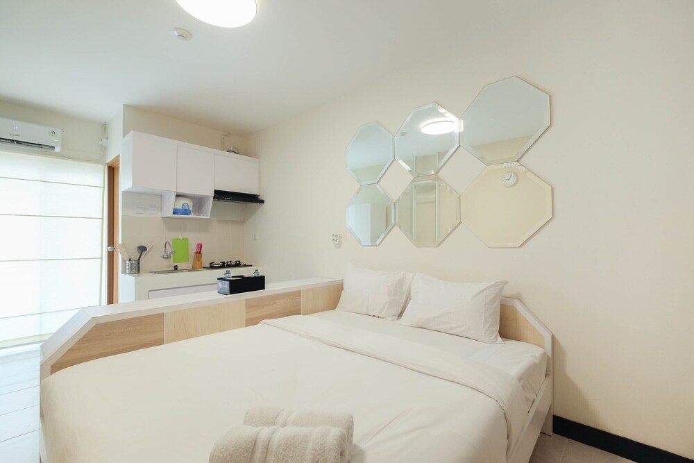 Депок: Homey and Comfy Studio Cinere Resort Apartment