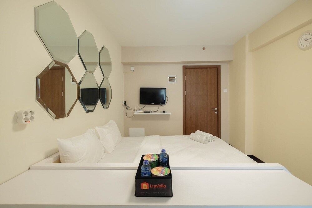 Депок: Homey and Comfy Studio Cinere Resort Apartment