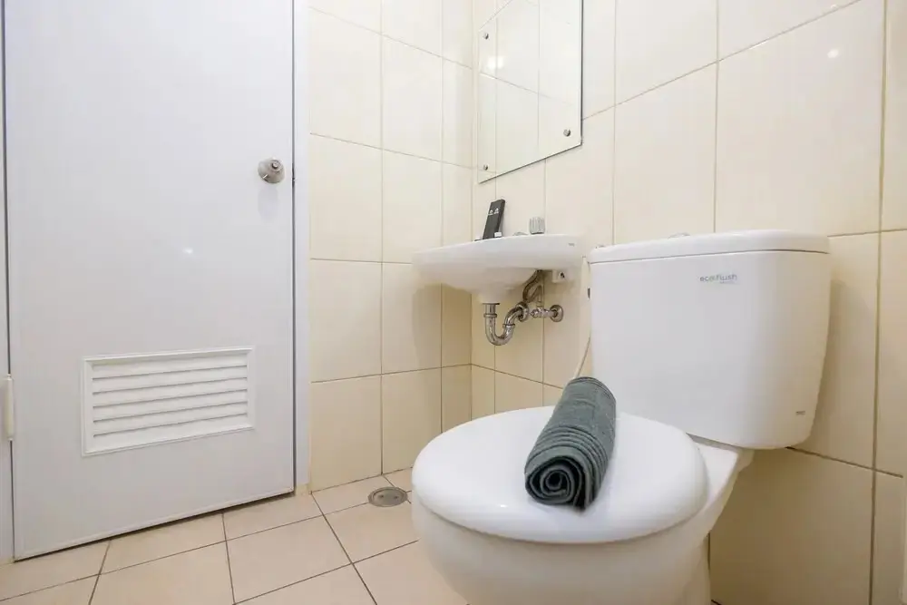 Бекаси: Pool View and Homey 2BR Apartment @ Springlake Summarecon