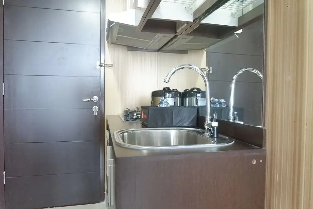 Сурабая: Cozy and Minimalist Studio Apartment at Tamansari Papilio By Travelio