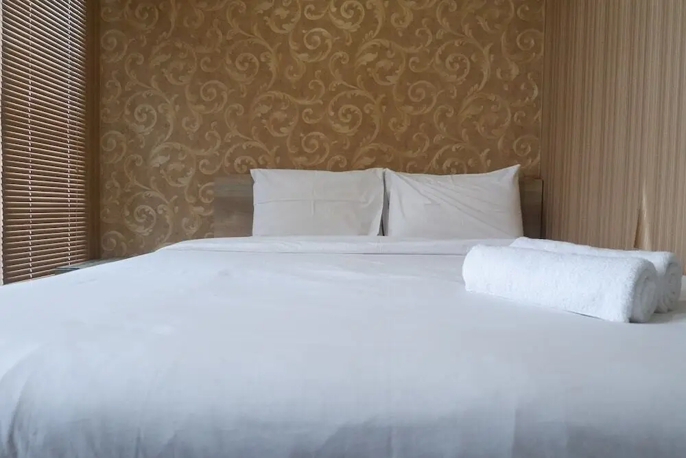 Сурабая: Cozy and Minimalist Studio Apartment at Tamansari Papilio By Travelio