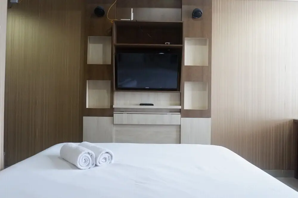 Сурабая: Cozy and Minimalist Studio Apartment at Tamansari Papilio By Travelio
