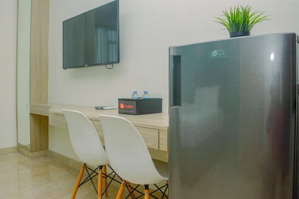 Джакарта: Fully Furnished and Comfortable Design Studio Menteng Park Apartment By Travelio