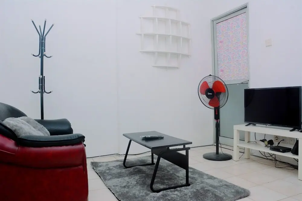 Джакарта: Comfortable 2BR Apartment at Mediterania Gajah Mada By Travelio
