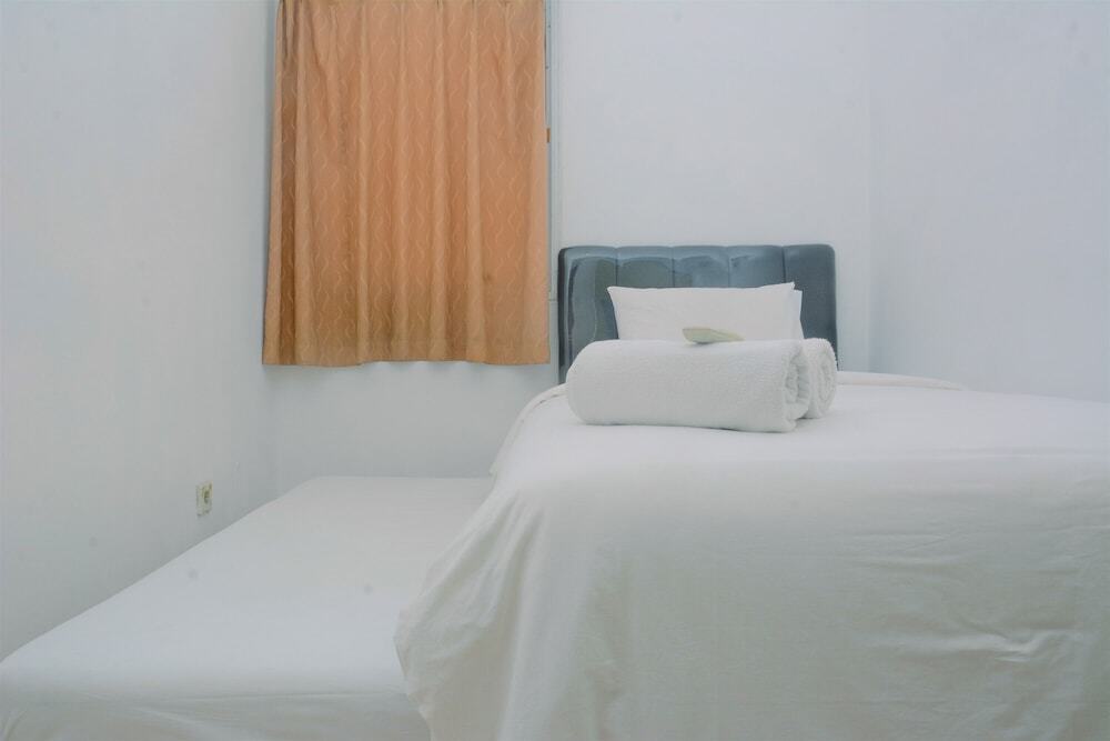 Джакарта: Comfortable 2BR Apartment at Mediterania Gajah Mada By Travelio