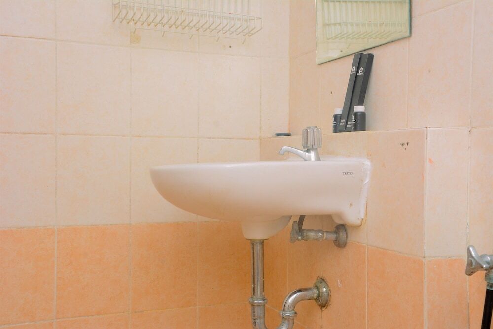 Джакарта: Comfortable 2BR Apartment at Mediterania Gajah Mada By Travelio