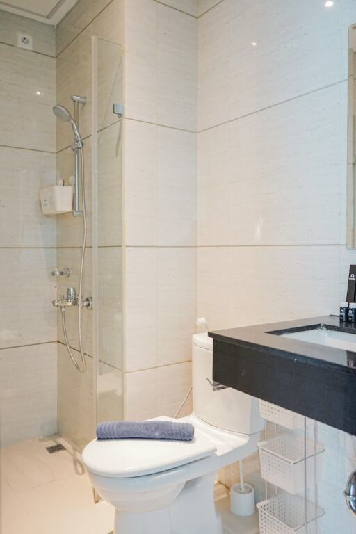 Южный Тангеранг: Chic Brooklyn Alam Sutera Studio Apartment By Travelio