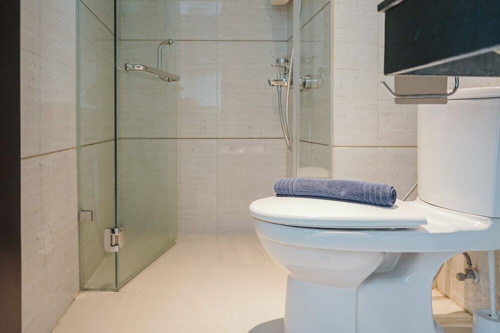 Южный Тангеранг: Chic Brooklyn Alam Sutera Studio Apartment By Travelio