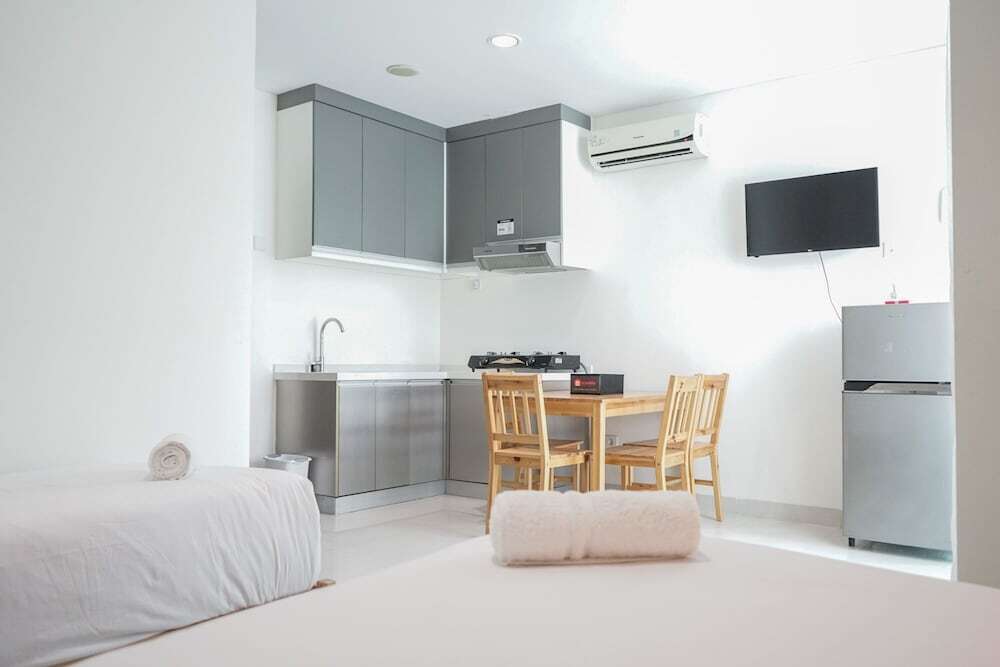 Южный Тангеранг: Chic Brooklyn Alam Sutera Studio Apartment By Travelio