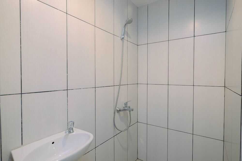 Бекаси: Emerald North Tower Studio Apartment Grand Kamala Lagoon By Travelio