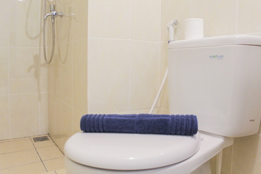 Legok: Minimalist 2BR Apartment near Mall at M-Town Residence By Travelio