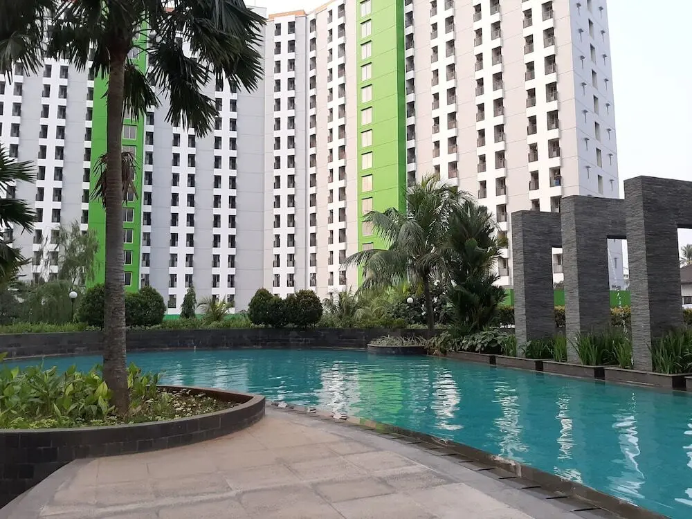 Южный Тангеранг: Stylish and Posh Studio Green Lake View Apartment By Travelio