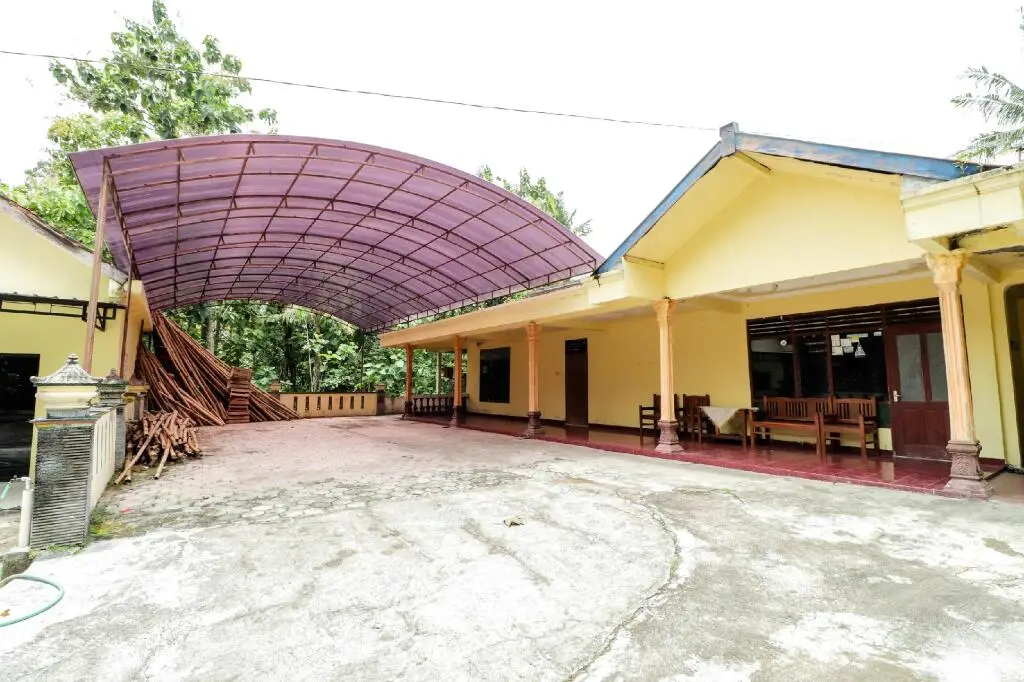 Батуретно: Homestay Azka Syariah